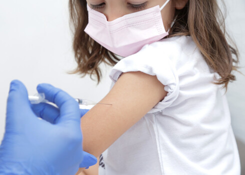 Pret koronavīrusu vakcinēti vairāk nekā 5000 bērnu vecumā no pieciem līdz 11 gadiem