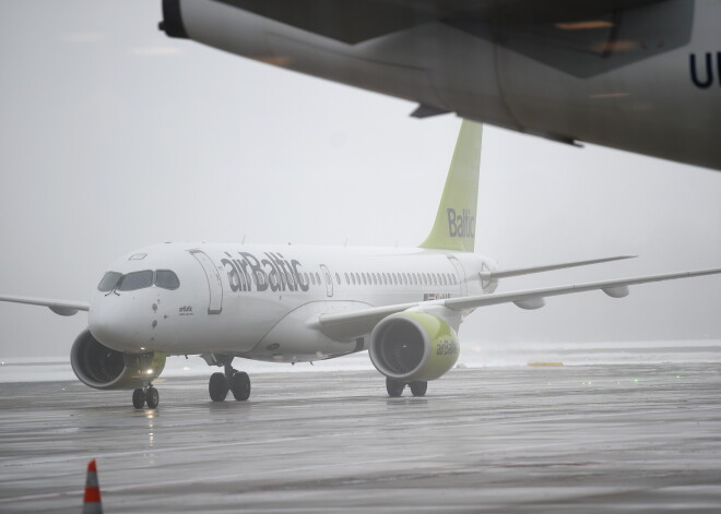 Laikapstākļu dēļ viens "airBaltic" reiss uz Rīgu novirzīts uz Palangu