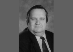 Pļaviņu vidusskolas ķīmijas skolotājs Māris Siliņš (1950-2021).