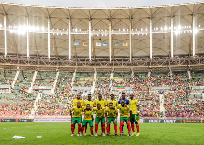 Kamerūnas un Burkinafaso futbolisti Āfrikas Nāciju kausa izcīņā iekļūst "play-off" turnīrā