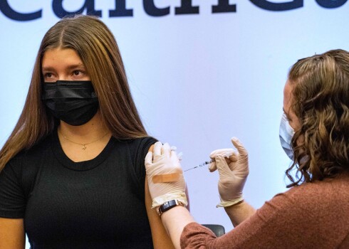 Jaunākie dati par vakcinācijas aptveri: pirmo poti pret Covid-19 šonedēļ saņēmis tūkstotis iedzīvotāju