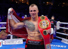 Mairis Briedis pēc uzvaras pār Arturu Mannu.