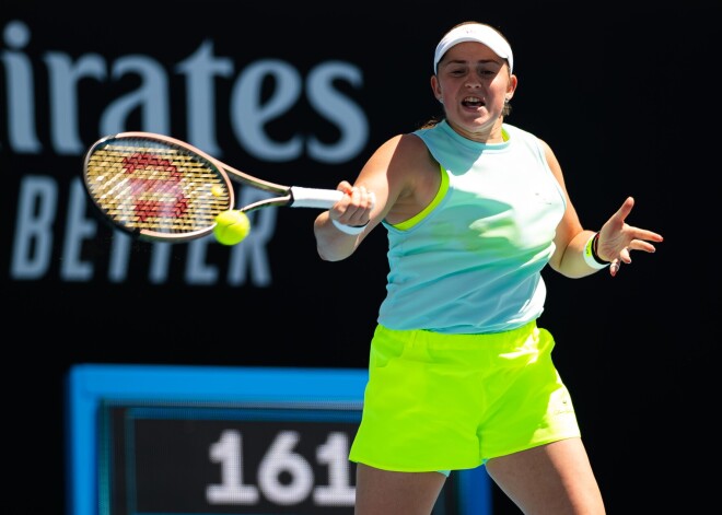 Ostapenko ar Kičenoku sasniedz "Australian Open" dubultspēļu otro kārtu; Mugurusa un Kontaveita zaudē otrajā kārtā