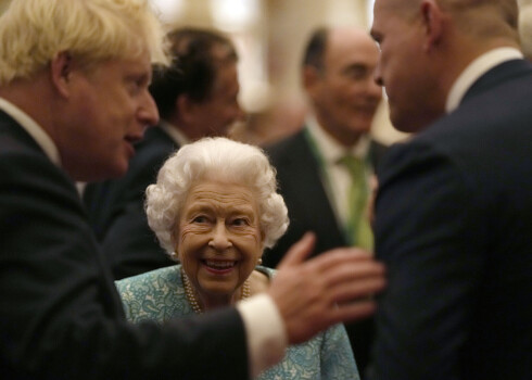 Lielbritānijas karaliene Elizabete II un britu premjerministrs Boriss Džonsons