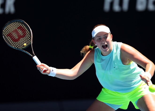 Ostapenko sīvā cīņā piekāpjas pasaules 4. raketei un izstājas no "Australian Open" vienspēlēm