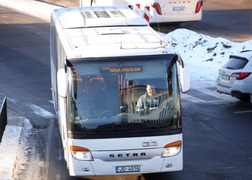 Laikapstākļu dēļ visā Latvijā iespējama reģionālo autobusu aizkavēšanās