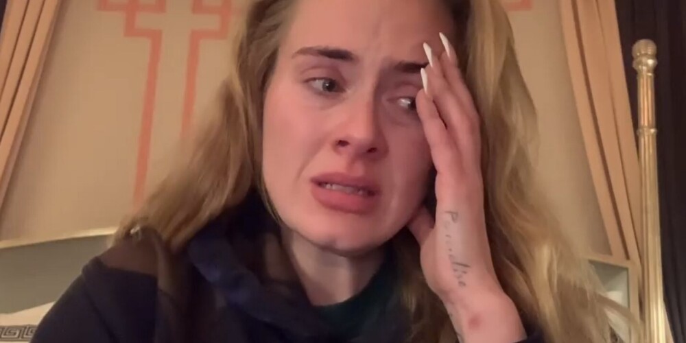 "Коронавирус все разрушил": певица Адель в слезах обратилась к фанатам