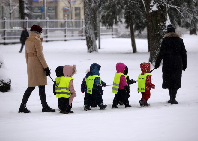 Strauji pieaug Covid-19 izplatība Rīgas pirmsskolās