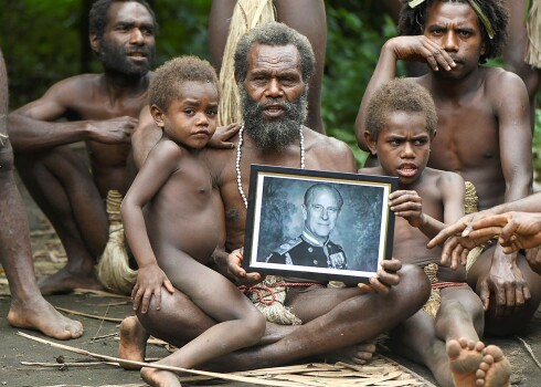 Vanuatu salinieki ir slaveni ar īpatnēju kultu – viņi pielūdza pērn aizsaulē aizgājušo britu karalienes vīru, princi Filipu kā dzīvo dievību.