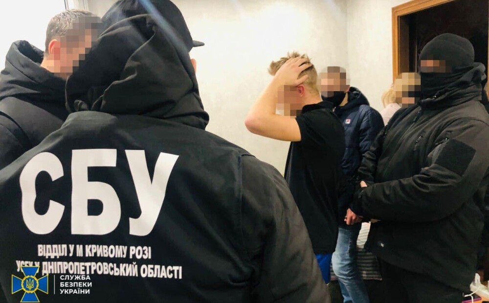 Krievija Ukrainā regulāri organizē viltus izsaukumus par ievietotiem spridzekļiem, apgalvo drošībnieki
