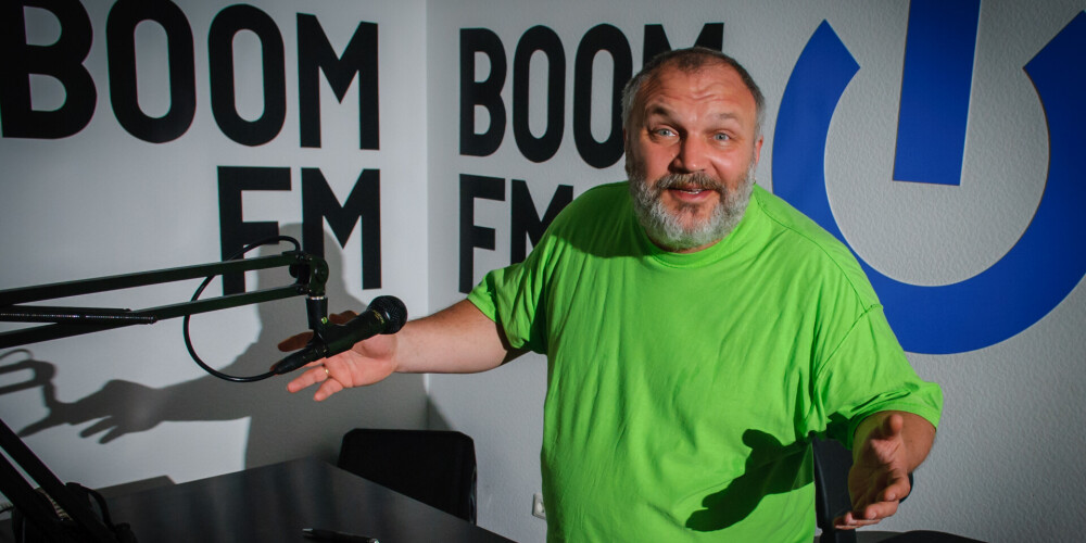    Pirms vairāk nekā desmit gadiem to no "Radio SWH" iegādājās Ufo. “Centos kaut ko darīt, bet tas viss beidzās nekā. Kā jau jebkura lieta, arī "BoomBox" nolietojās, tika mēģināts remontēt, taču neveiksmīgi.”