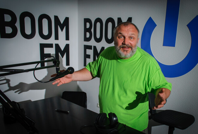 Pirms vairāk nekā desmit gadiem to no "Radio SWH" iegādājās Ufo. “Centos kaut ko darīt, bet tas viss beidzās nekā. Kā jau jebkura lieta, arī "BoomBox" nolietojās, tika mēģināts remontēt, taču neveiksmīgi.”