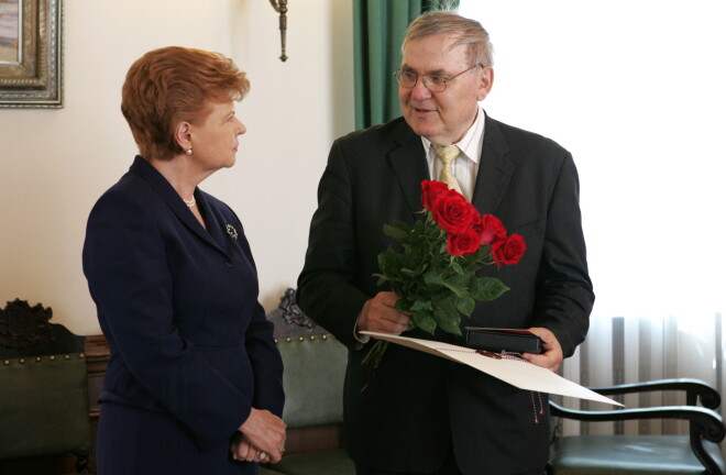 Andrievs Ezergailis ar Vairu Vīķi-Freibergu 2006. gadā.