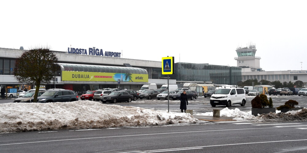 В рижский аэропорт предлагают допускать только таксистов с лицензиями