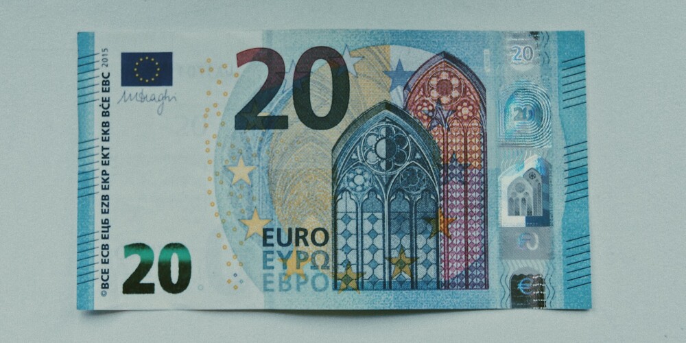 Pensionāriem, atlīdzību un pabalstu saņēmējiem no janvāra līdz aprīlim plānots izmaksāt 20 eiro atbalstu mēnesī