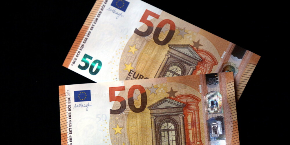 Par bērniem un studentiem līdz 24 gadu vecumam četrus mēnešus izmaksās atbalstu 50 eiro mēnesī