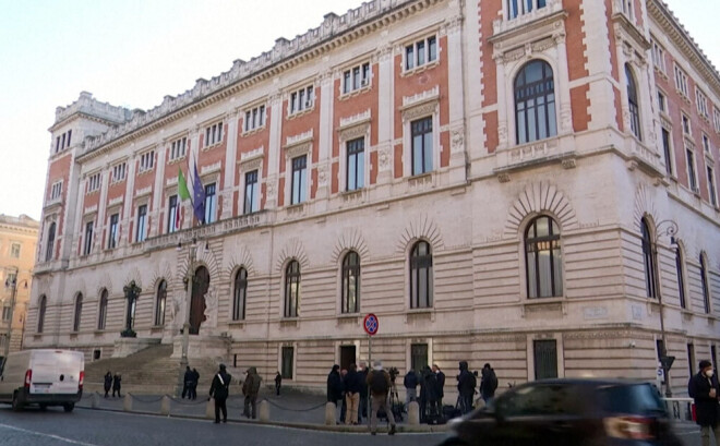 Pirmajā kārtā neviens no kandidātiem nesaņēma divas trešdaļas balsu.