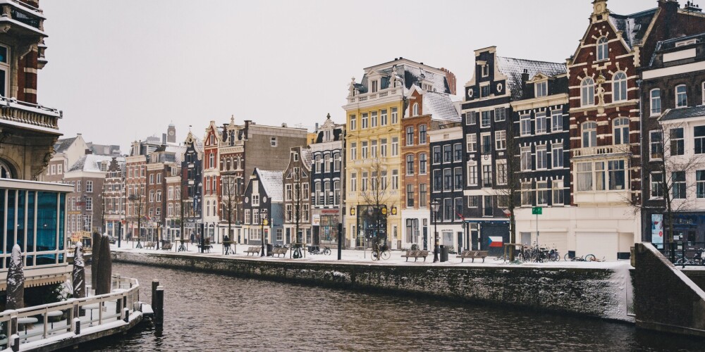 Nīderlandē atsāk darbu restorāni un kultūrvietas