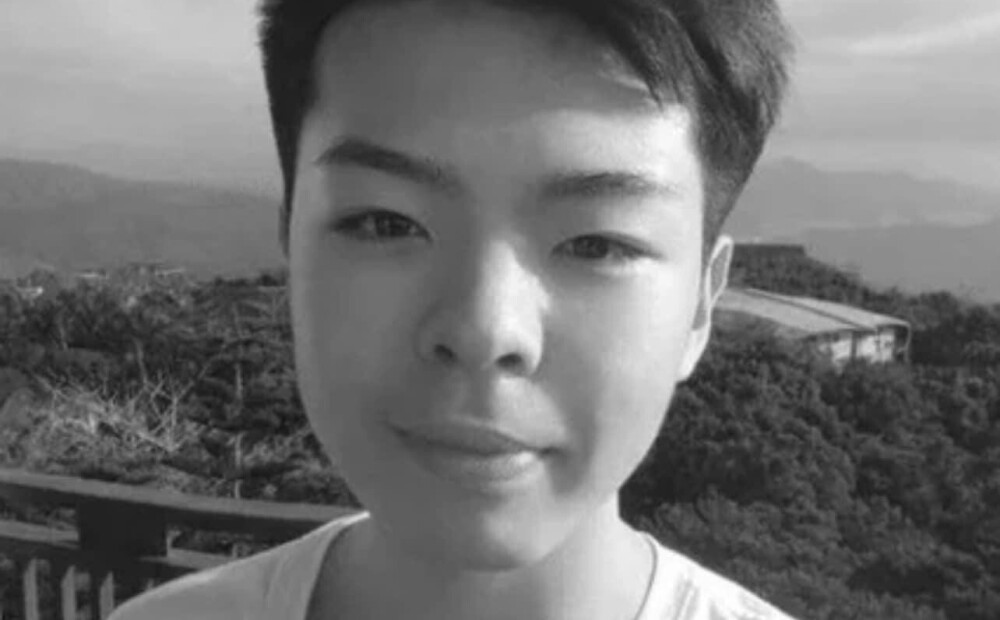 Viņu pameta divreiz: Ķīna sēro par pusaugu zēna pašnāvību