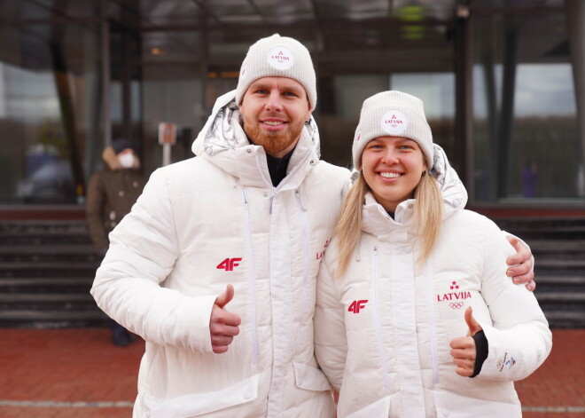 26. janvārī pirmie 20 Latvijas sportisti devās uz Pekinas olimpiskajām spēlēm. Pirmie mūsu atlēti uz Pekinu devās kamaniņu braucēji, skeletonisti, distanču slēpotāji, kā arī šorttrekists Roberts Krūzbergs.