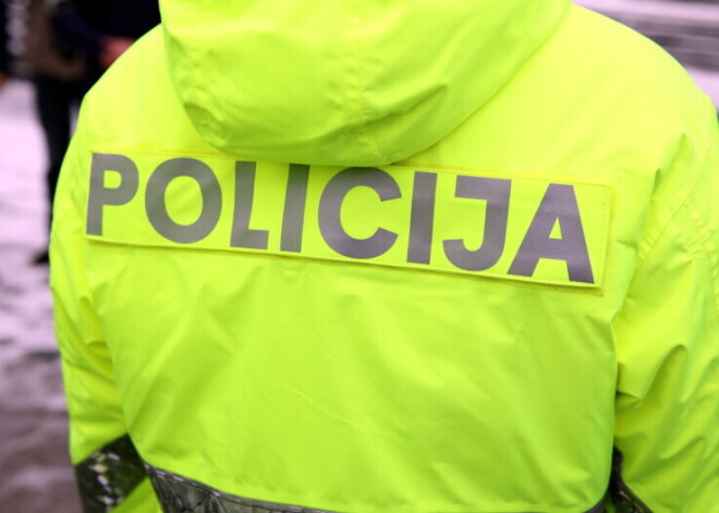 В Латвии несколько сотрудников полиции попались на фиктивной вакцинации