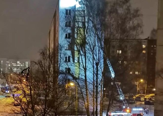 В Межциемсе ветер сорвал утепление с девятиэтажки. Люди чудом не пострадали