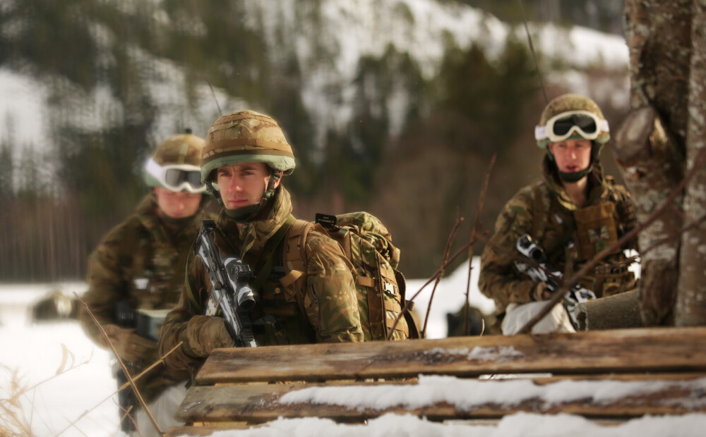 Britu premjers Džonsons varētu piedāvāt NATO britu karavīru skaita dubultošanu Igaunijā