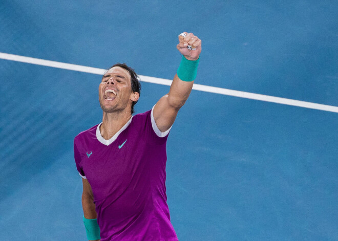 Nadals izcīna uzvaru Austrālijas čempionātā, kļūstot par titulētāko tenisistu pasaulē