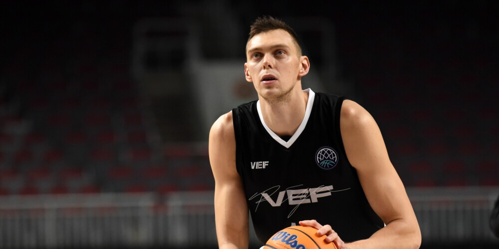 "VEF Rīga" basketbolisti izcīna pārliecinošu uzvaru pār "Ogres" komandu