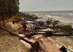 Soctīklu lietotāji dalās ar kadriem no Kurzemes, kur vētra radījusi apjomīgus krasta nogruvumus