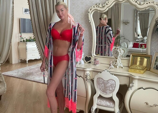 Волочкова после расставания с бойфрендом показала фотосессию в белье