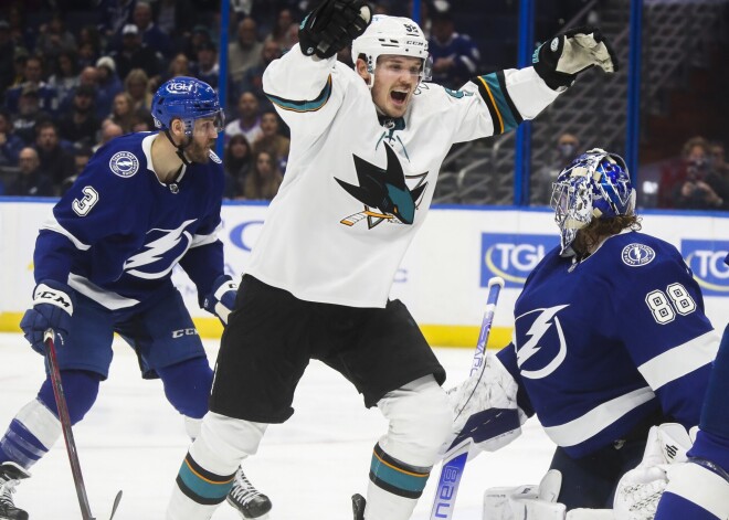 Balcers gūst vārtus "Sharks" zaudējumā pagarinājumā