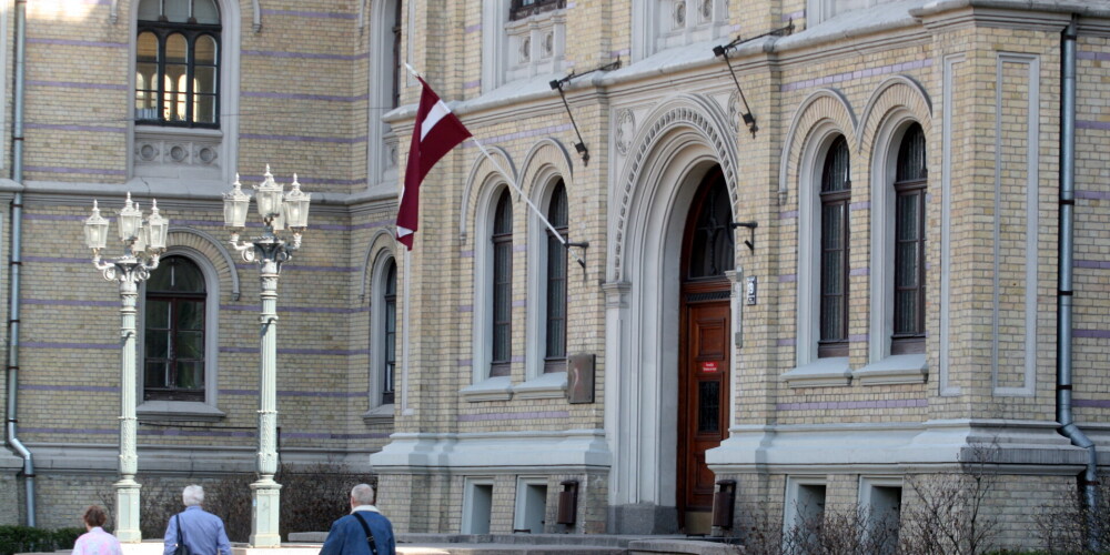 KNAB izmeklē kriminālprocesu par iespējamu nepamatotu naudas izmaksāšanu diviem Latvijas Universitātes darbiniekiem