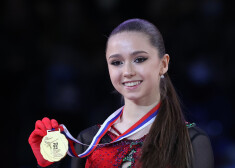 В этом сезоне Камила Валиева стала чемпионкой России и чемпионкой Европы. 15-летняя фигуристка - главная надежда России на олимпийское золото
