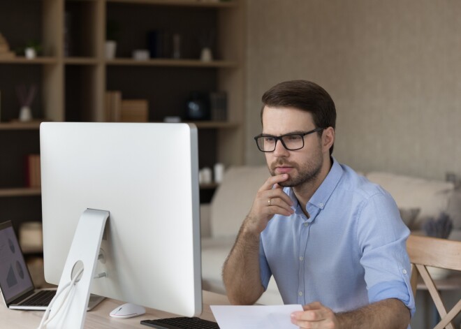 Steidzami vajag parakstīt dokumentus, bet notārs pieņem tikai attālināti: kā rīkoties?