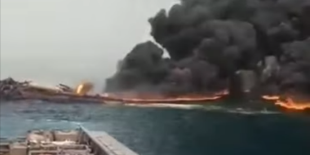 ВИДЕО: у берегов Нигерии взорвалось нефтедобывающее судно