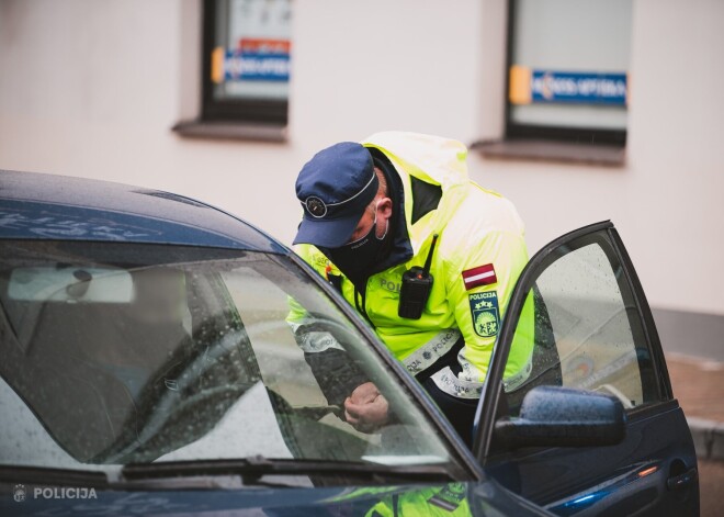 Litrs gaisa maksā 1,6 eiro, drūp Karostas manēža, dzērājšoferi svaidās ar naudu: kriminālā province