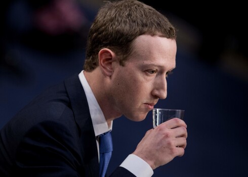 Худший день в истории Facebook: Цукерберг за сутки потерял 29 млрд долларов
