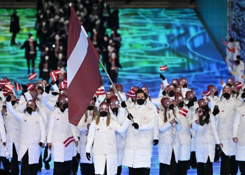 FOTO: Latvijas delegācija uzmirdz "putna ligzdā"; Pekinas olimpiskās spēles ir atklātas