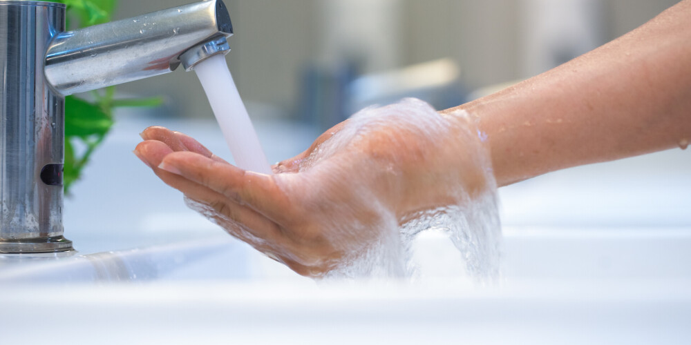 Izskan brīdinājums: nepietiekami karsts ūdens draud ar infekciju