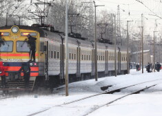 Kamēr "Latvijas dzelzceļa"  vadība kaļ lielus plānus, daži, riskējot ar dzīvību, uz Jūrmalu brauc par velti.