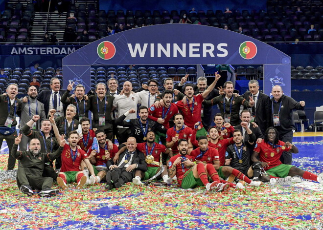 Portugāles telpu futbolisti nosargā Eiropas čempionu titulu