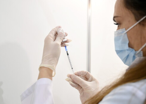 Vakcinēšanās pret Covid-19 Latvijā norit aizvien gausāk