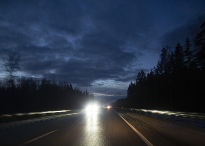 Sākot ar vakaru, uz autoceļiem veidosies apledojums