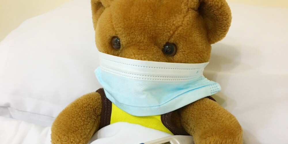 "Я привезла в больницу живого сына": от последствий коронавируса умер ребенок, медики винят родителей