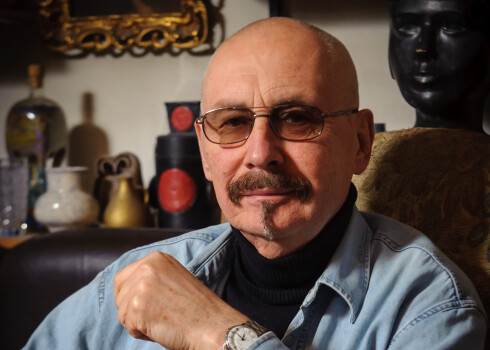 Juris Dimiters atklāj, ka ģimenei nav viegli savilkt kopā galus. Lai arī visi aktīvi strādā, cik un kā nu spēdami, Mežaparka lielās mājas uzturēšanas izdevumus segt ir grūtības.