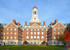 На Гарвардский университет подали в суд за игнорирования домогательств