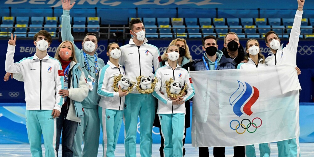 Pirmais dopinga skandāls Pekinas olimpiskajās spēlēs; aizdomu ēna uz Krievijas Olimpiskās komitejas daiļslidotājiem