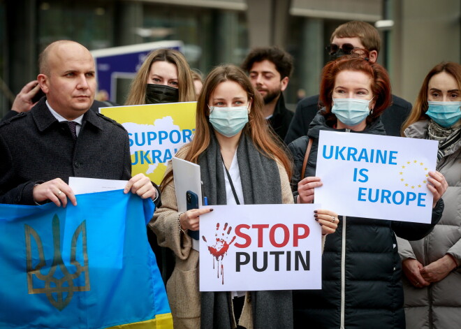 Lielākā daļa eiropiešu ir gatavi aizstāvēt Ukrainu konflikta gadījumā, liecina aptauja