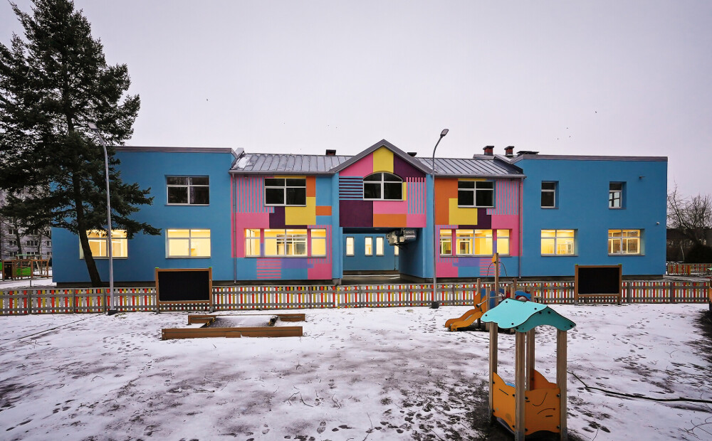 FOTO: Rīgā uzbūvēti divi jauni bērnudārzi; atvašu pieteikšana sāksies vasarā
